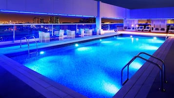 Udendørs pool, åben fra kl. 07.00 til kl. 19.00, gratis hytter