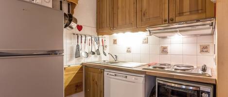 Réfrigérateur, micro-ondes, four, lave-vaisselle