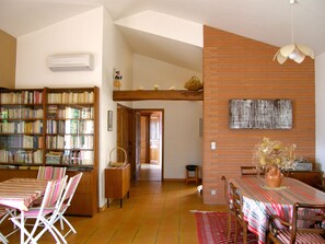Dining - Air-conditioned villa, exceptional location in a private residence with pool (Collioure)