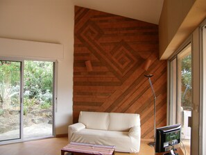 TV, DVD player, foosball, table tennis - Air-conditioned villa, exceptional location in a private residence with pool (Collioure)