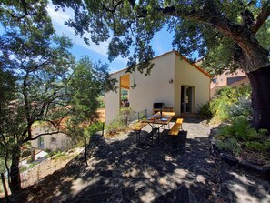 Outdoor dining - Air-conditioned villa, exceptional location in a private residence with pool (Collioure)