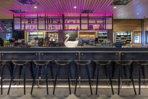 Serves breakfast, lunch, and dinner - Moxy Edinburgh Airport (Newbridge)