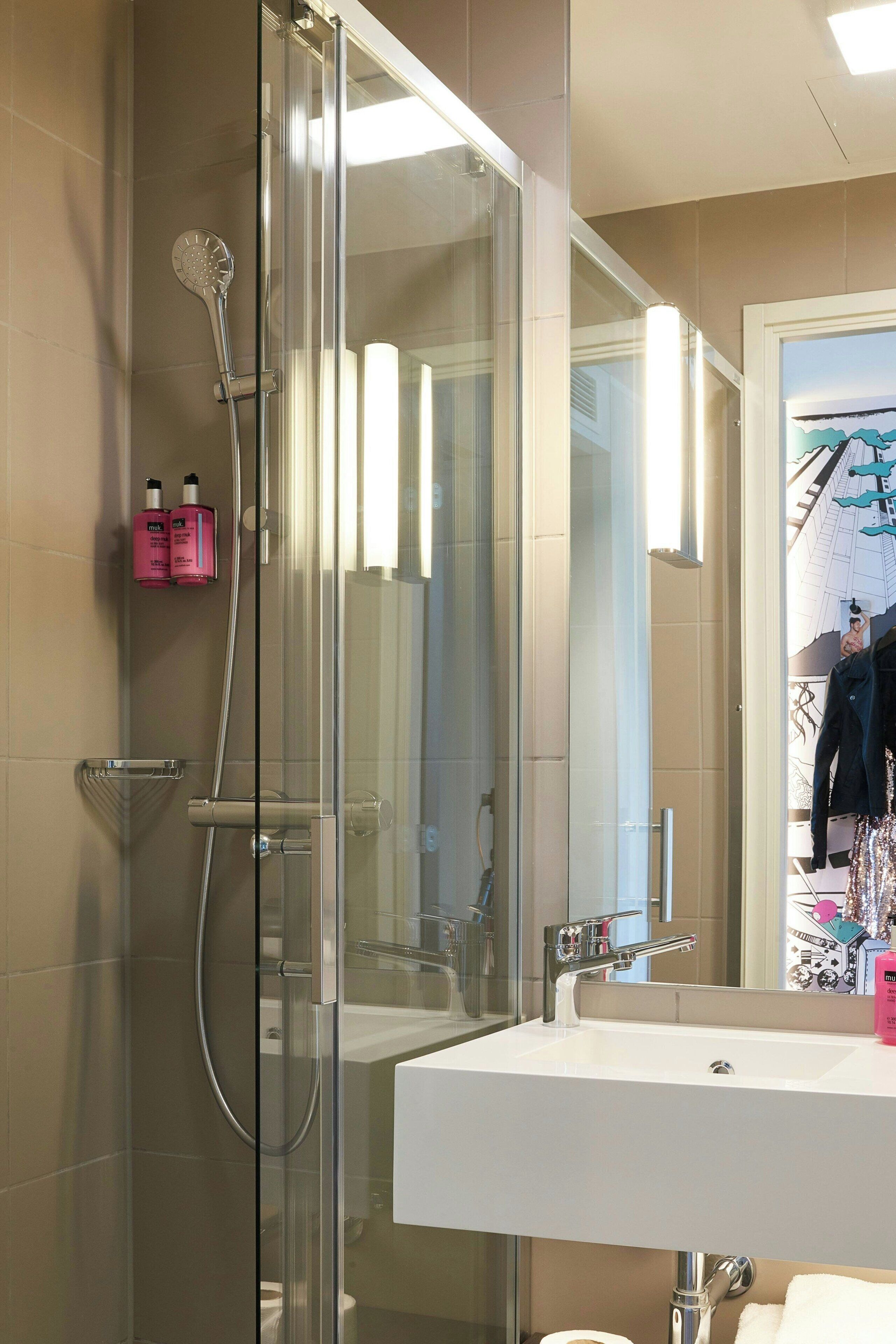 shower, free toiletries, hair dryer, towels