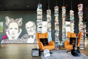 Lobby - Moxy Edinburgh Airport (Newbridge)