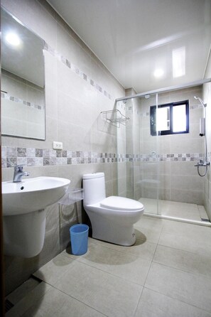 Shower, free toiletries, hair dryer, slippers - Talang (Magong)