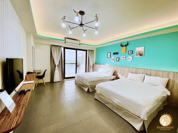 Habitación cuádruple Confort, 2 camas Queen size, para no fumadores | Escritorio, cortinas blackout, insonorización y wifi gratis 