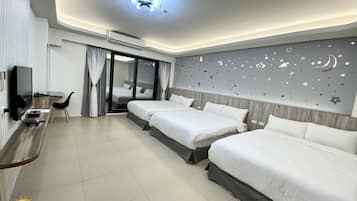 Kamar Comfort, Beberapa Tempat Tidur, Bebas Asap Rokok | Meja kerja, tirai kedap cahaya, kedap suara, dan Wi-Fi gratis