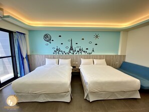 Chambre Quadruple Confort, 2 grands lits, non-fumeurs | Bureau, rideaux occultants, chambres insonorisées, Wi-Fi gratuit