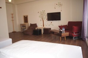 遮光布/窗簾、免費無線上網、床單