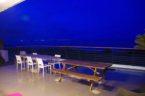 屋外ダイニングエリア