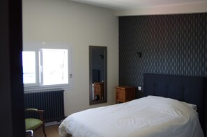 5 室のベッドルーム、アイロン / アイロン台、WiFi (無料)