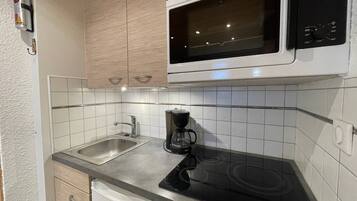 Réfrigérateur, four, plaque de cuisson, lave-vaisselle