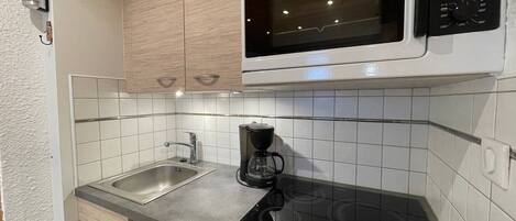 Réfrigérateur, four, plaque de cuisson, lave-vaisselle