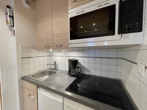 Studio skis aux pieds, proche ESF, rénové, Valmorel