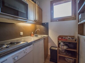 Kühlschrank, Ofen, Herdplatte, Geschirrspüler