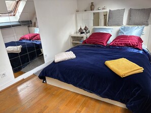 2 chambres, fer et planche à repasser, Wi-Fi, draps fournis