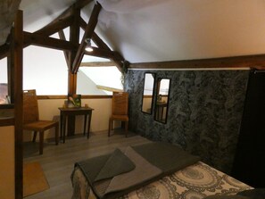 1 slaapkamer, een strijkplank/strijkijzer, reisbedje, gratis wifi