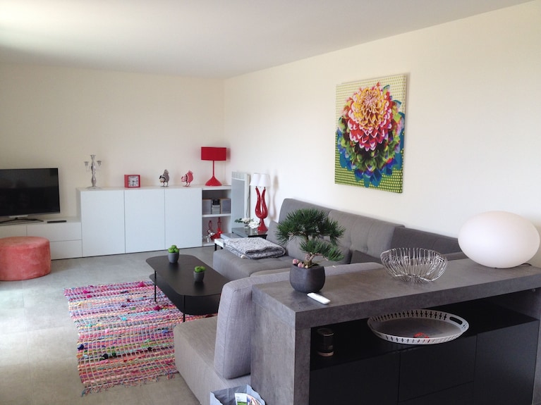 Bottom Of Independent 60m2 Villa, 2 Bedrooms, Large Terrace And Golf Ball - Cassis