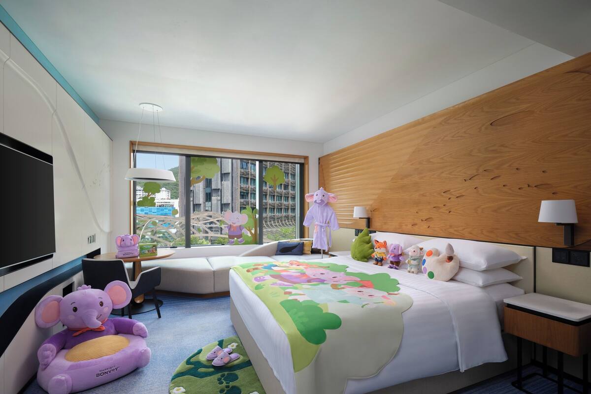 Room, 1 King Bed with Sofa bed | Minibar, in-room safe, desk, blackout drapes