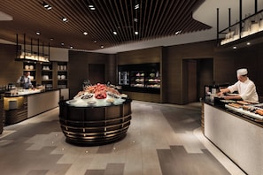 Breakfast, lunch and dinner served - Hong Kong Ocean Park Marriott Hotel (Hong Kong)