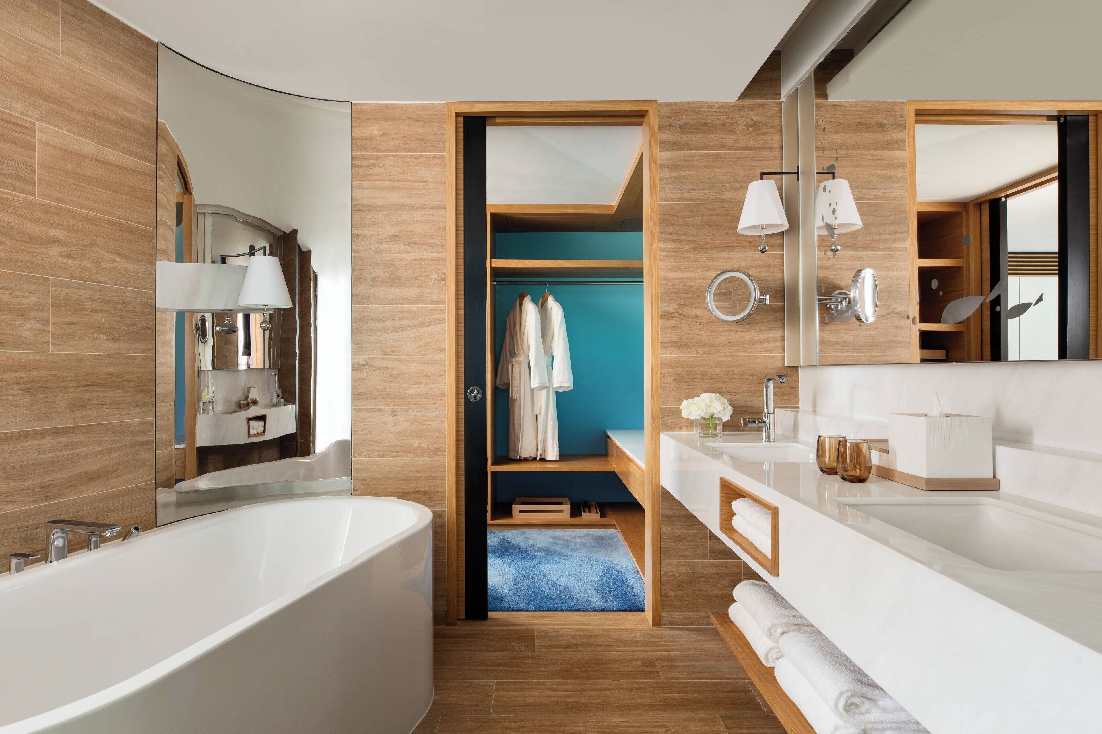 club suite, 1 bedroom | bathroom | shower, hair dryer, bathrobes, slippers