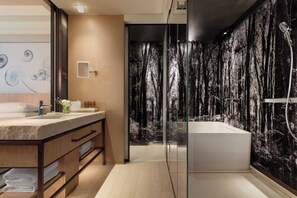 Shower, hair dryer, bathrobes, slippers - Hong Kong Ocean Park Marriott Hotel (Hong Kong)