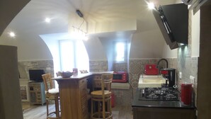 Kaffetrakter/tekoker, kjøleskap, mikrobølgeovn og ovn