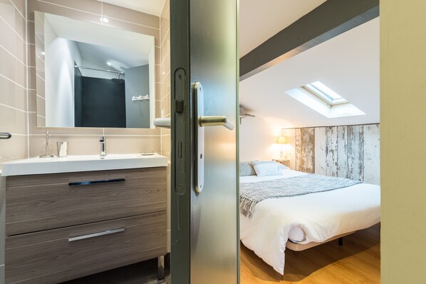 1 bedroom, iron/ironing board, Internet