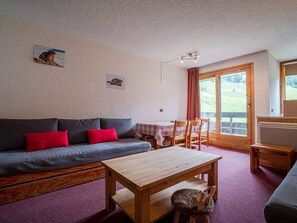 TV - Valmorel Apartment - Ski-in/Ski-out, pets allowed, balcony, equipped kitchen (Valmorel)