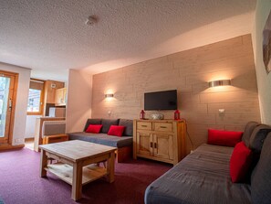 TV - Valmorel Apartment - Ski-in/Ski-out, pets allowed, balcony, equipped kitchen (Valmorel)