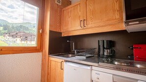 Kaffetrakter/tekoker, kjøleskap, mikrobølgeovn og ovn