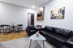 Flat-screen TV - Axiaa Hotel (Quezon City)