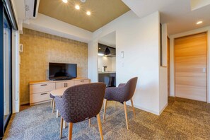 Habitació quàdruple (City Apartment(See all information)) | Caixa forta a l'habitació, decoració individual i escriptori 