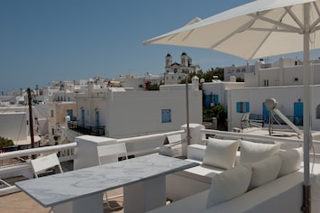 La vue du village sous le parasol