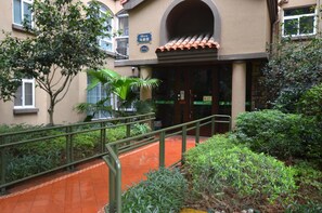 Property entrance - Pusu Guest House (Guilin)