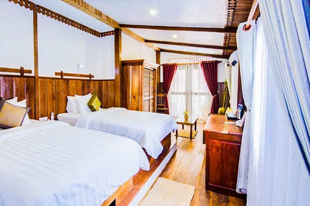 Deluxe Twin Room (Free Pick Up)