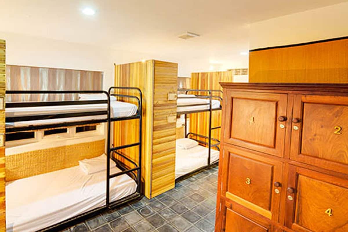 Desk, soundproofing, free WiFi