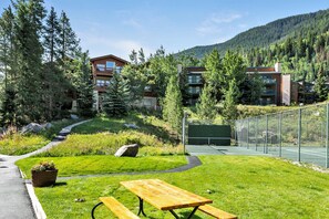 Outdoor dining - One of the Nicest Condos in East Vail, Newly Remodeled, Free Shuttle Access (Vail)