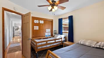 3 bedrooms, desk, iron/ironing board, travel cot