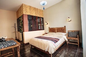 Deluxe Double Room | Individually decorated, individually furnished, desk, blackout drapes - Guilin Lotus Hotel (Guilin)