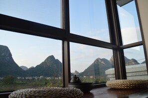 Deluxe Double Room | Individually decorated, individually furnished, desk, blackout drapes - Guilin Lotus Hotel (Guilin)