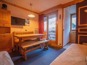 Dining - 2-room in Valmorel, close to slopes & ESF, balcony (Unknown)