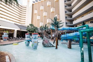 من حمّامات السباحة المغطاة، حمّام سباحة مُدفَّأ