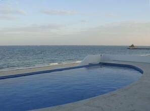 Una piscina infinita