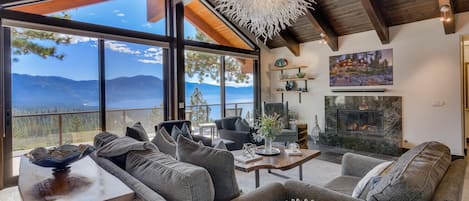 Televisión, chimenea, estéreo y oficina