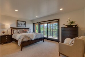 4 bedrooms, desk, WiFi