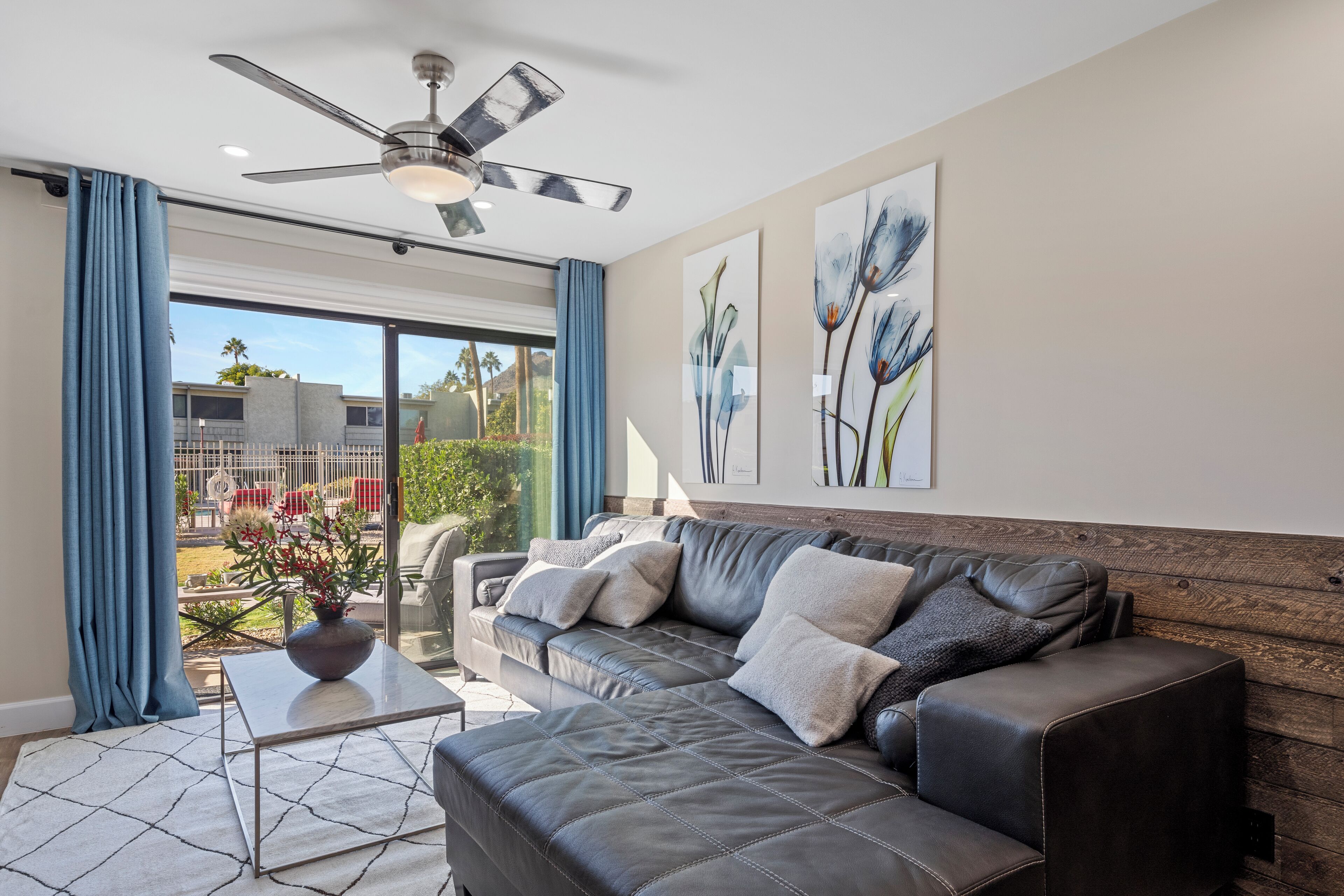 Una Smart TV, un reproductor de DVD