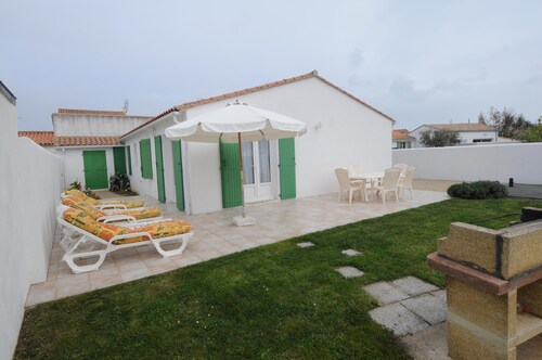 To a privileged location Holiday House has 90 M² 80m from the South Beach  