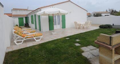 To a privileged location Holiday House has 90 M² 80m from the South Beach