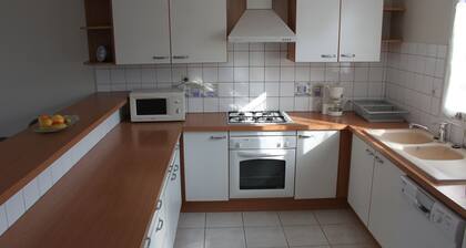 To a privileged location Holiday House has 90 M² 80m from the South Beach
